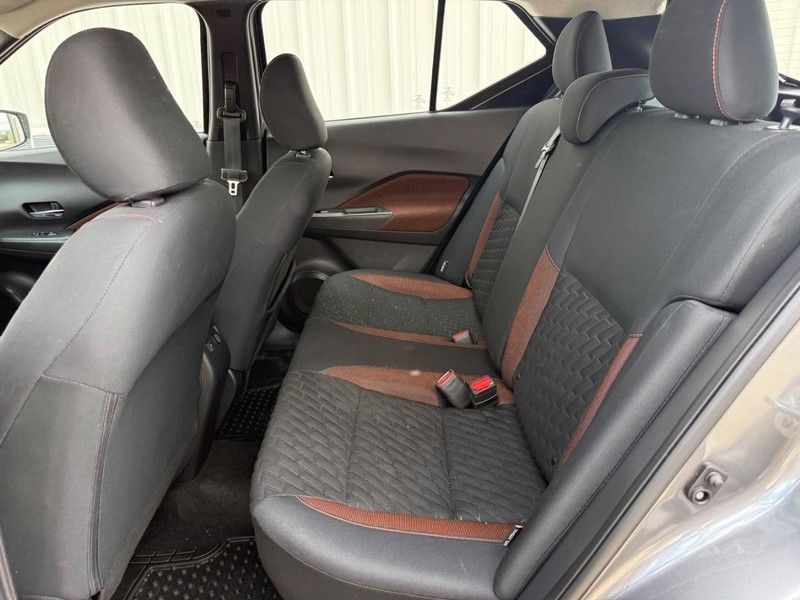 Nissan Kicks Vehicle Full-screen Gallery Image 8