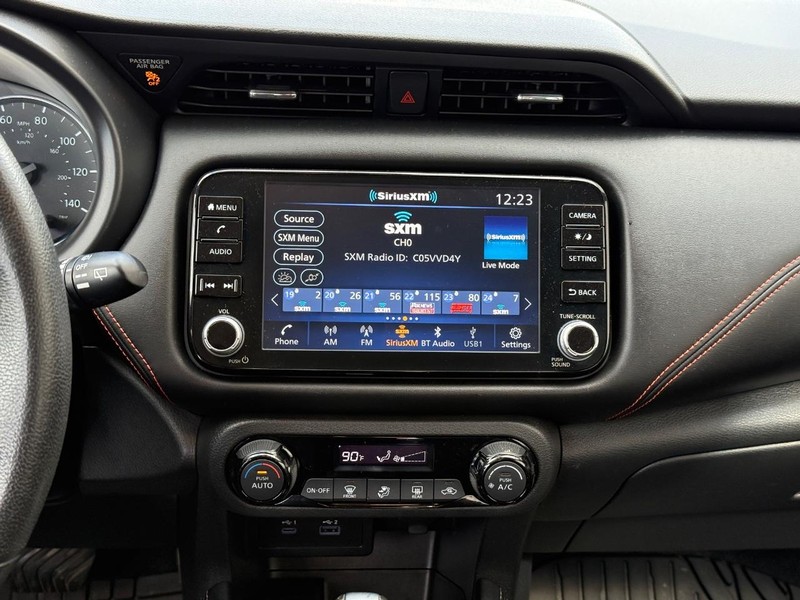 Nissan Kicks Vehicle Full-screen Gallery Image 10