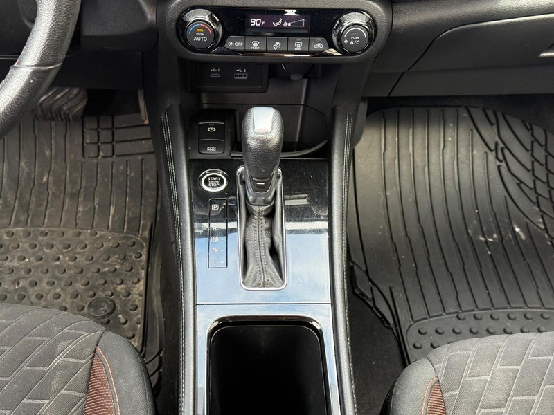 Nissan Kicks Vehicle Full-screen Gallery Image 11