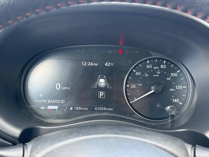 Nissan Kicks Vehicle Full-screen Gallery Image 16