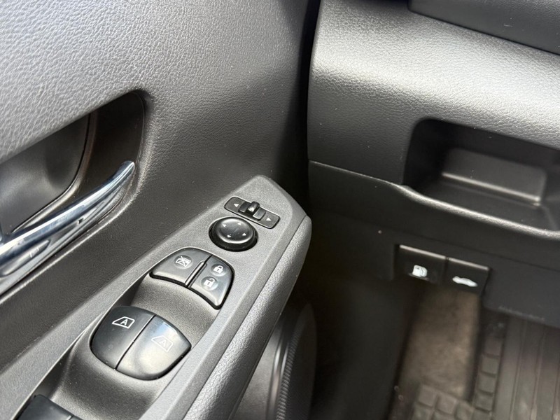 Nissan Kicks Vehicle Full-screen Gallery Image 19