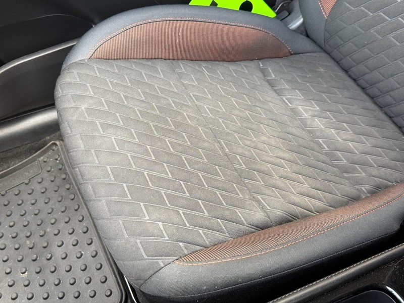 Nissan Kicks Vehicle Full-screen Gallery Image 20