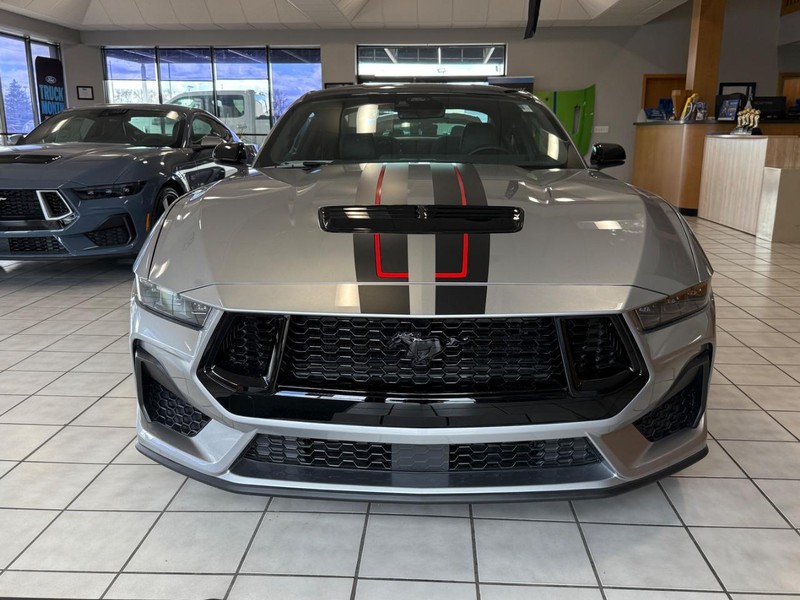 Ford Mustang Vehicle Full-screen Gallery Image 2