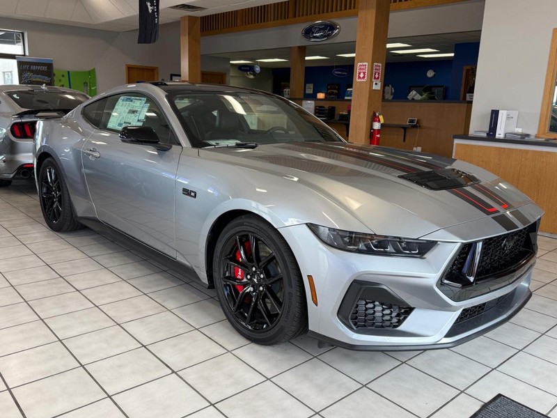 Ford Mustang Vehicle Full-screen Gallery Image 3