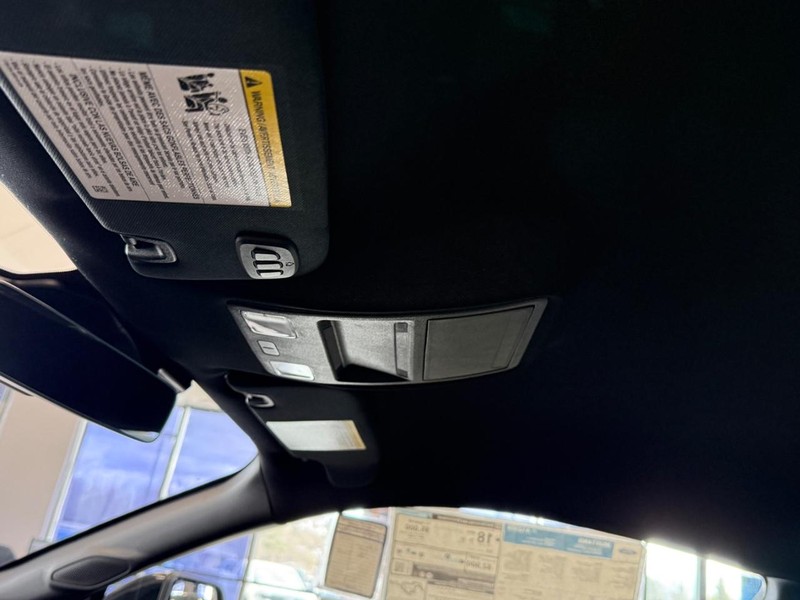 Ford Mustang Vehicle Full-screen Gallery Image 8