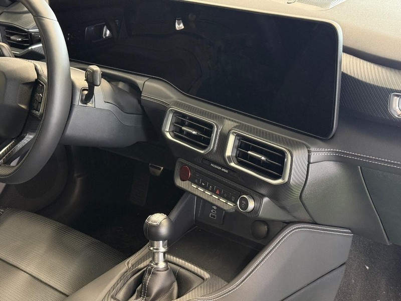 Ford Mustang Vehicle Full-screen Gallery Image 12