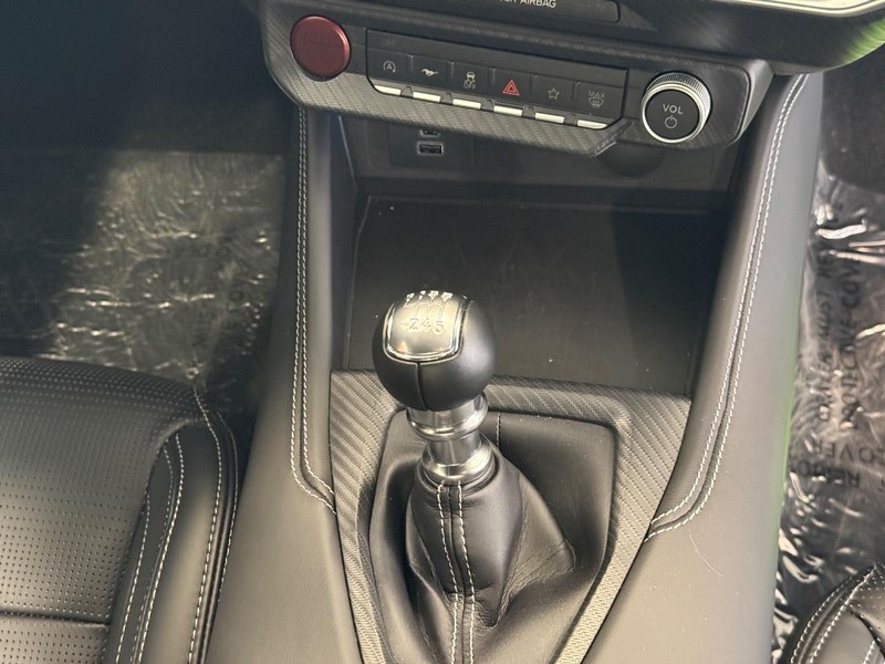 Ford Mustang Vehicle Full-screen Gallery Image 13