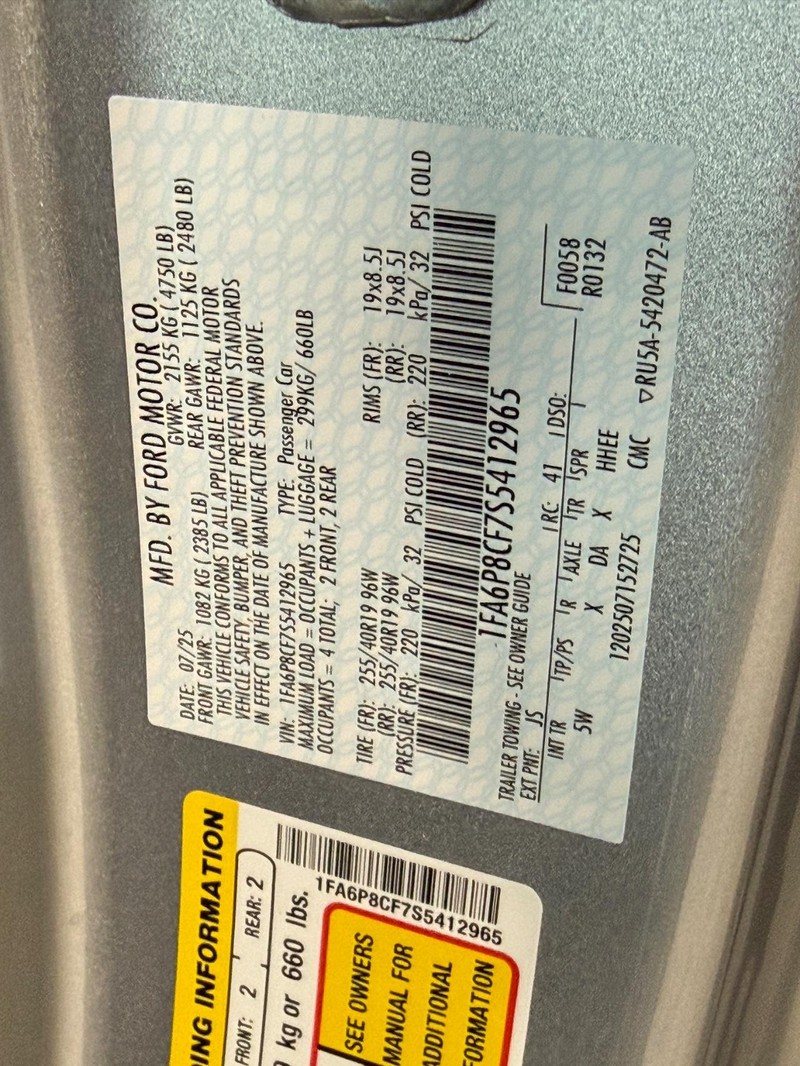 Ford Mustang Vehicle Full-screen Gallery Image 14