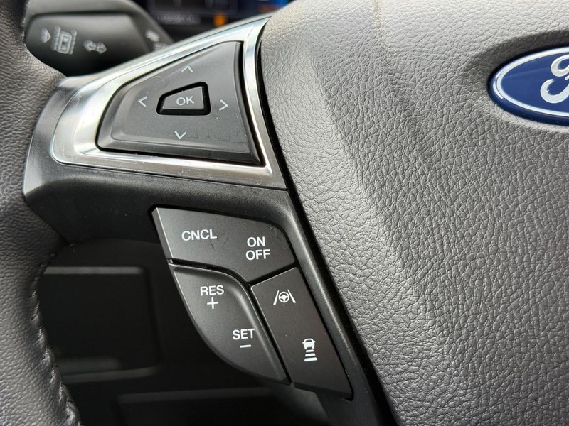 Ford Edge Vehicle Full-screen Gallery Image 13