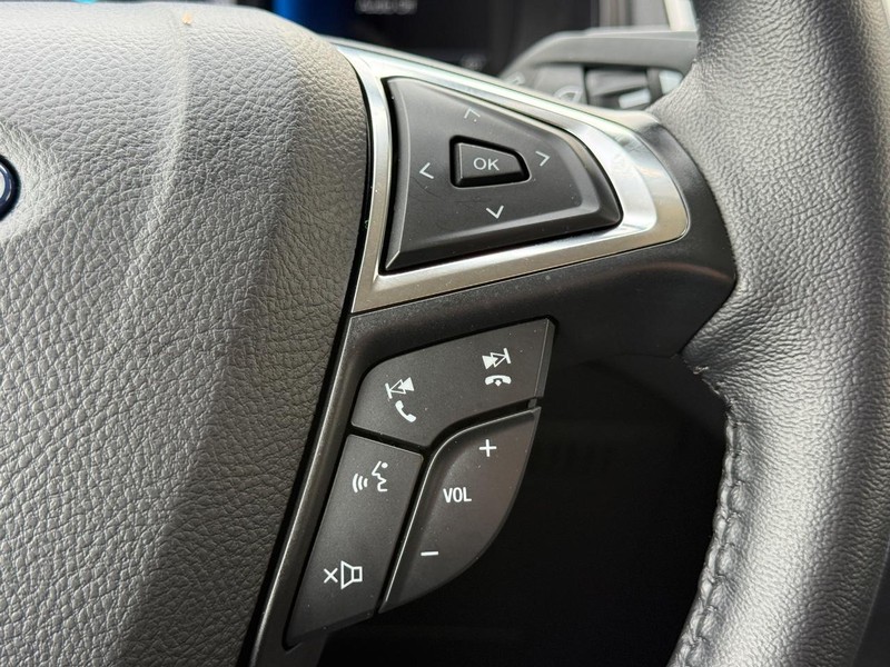 Ford Edge Vehicle Full-screen Gallery Image 14