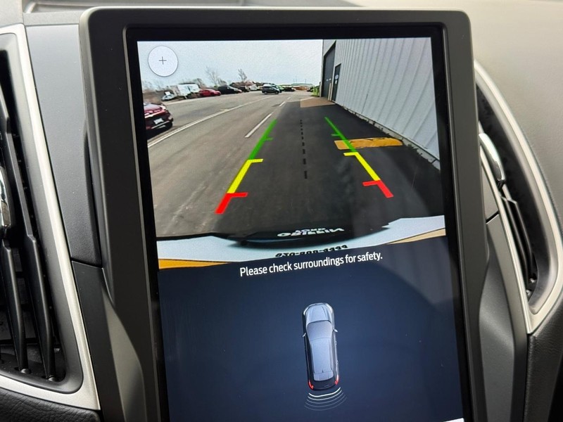 Ford Edge Vehicle Full-screen Gallery Image 16