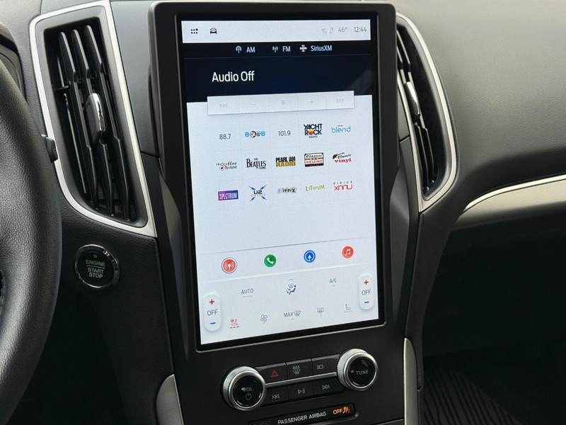 Ford Edge Vehicle Full-screen Gallery Image 18