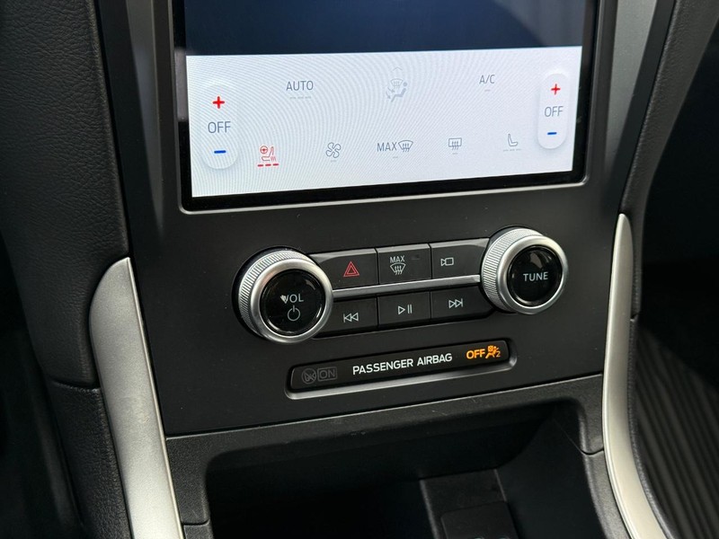 Ford Edge Vehicle Full-screen Gallery Image 19