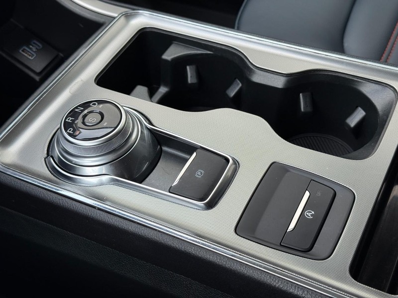 Ford Edge Vehicle Full-screen Gallery Image 20