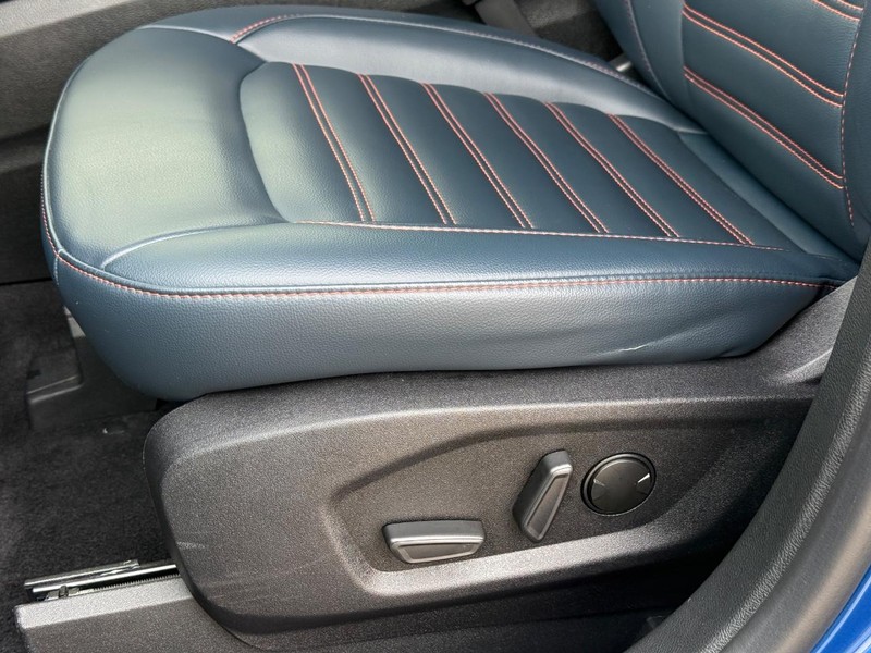 Ford Edge Vehicle Full-screen Gallery Image 24