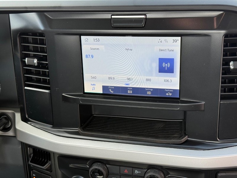 Ford Super Duty F-450 DRW Vehicle Full-screen Gallery Image 10