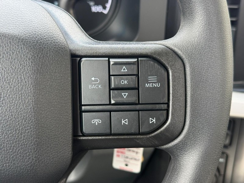 Ford Super Duty F-450 DRW Vehicle Full-screen Gallery Image 15