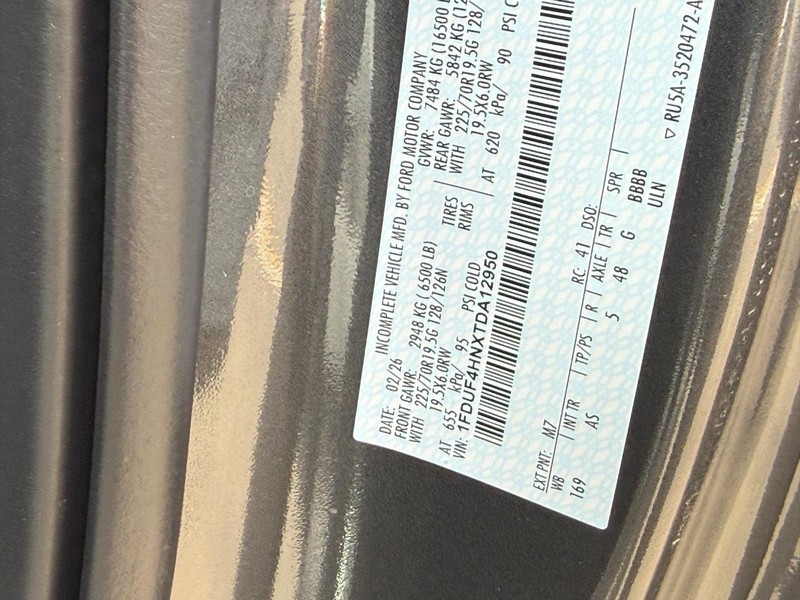 Ford Super Duty F-450 DRW Vehicle Full-screen Gallery Image 19