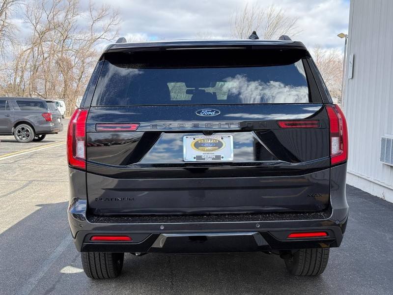 Ford Expedition Max Vehicle Full-screen Gallery Image 4