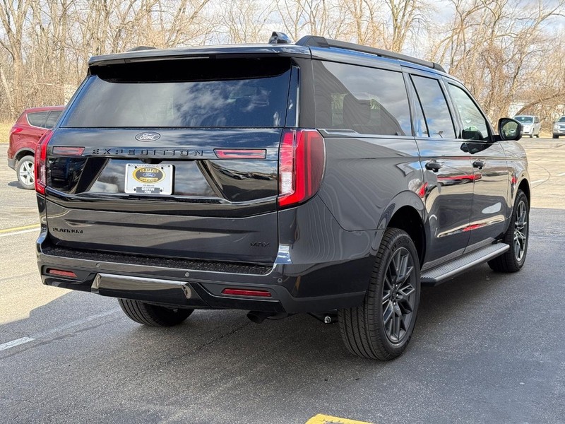 Ford Expedition Max Vehicle Full-screen Gallery Image 5
