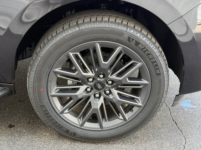 Ford Expedition Max Vehicle Full-screen Gallery Image 7