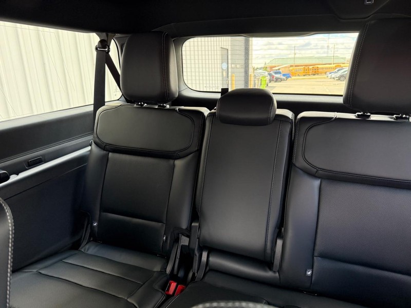 Ford Expedition Max Vehicle Full-screen Gallery Image 10