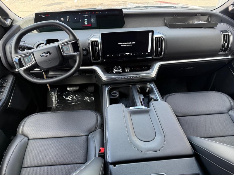 Ford Expedition Max Vehicle Full-screen Gallery Image 11