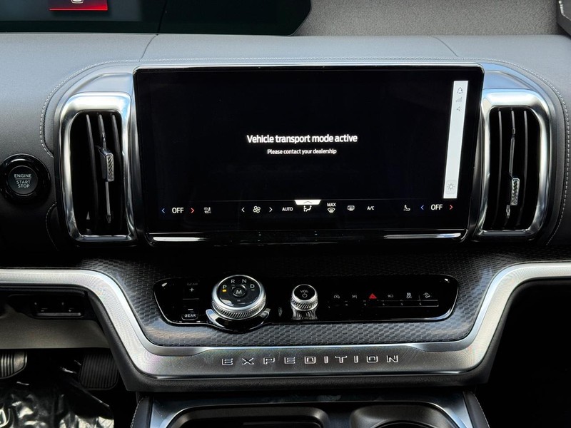 Ford Expedition Max Vehicle Full-screen Gallery Image 12