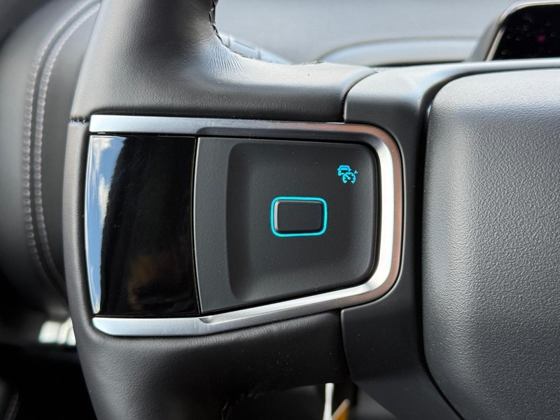 Ford Expedition Max Vehicle Full-screen Gallery Image 16