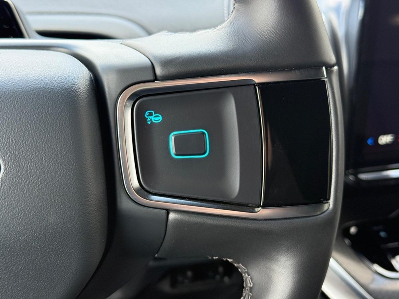 Ford Expedition Max Vehicle Full-screen Gallery Image 17