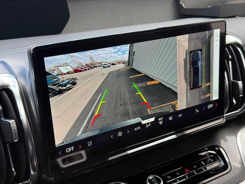 Ford Expedition Max Vehicle Full-screen Gallery Image 19