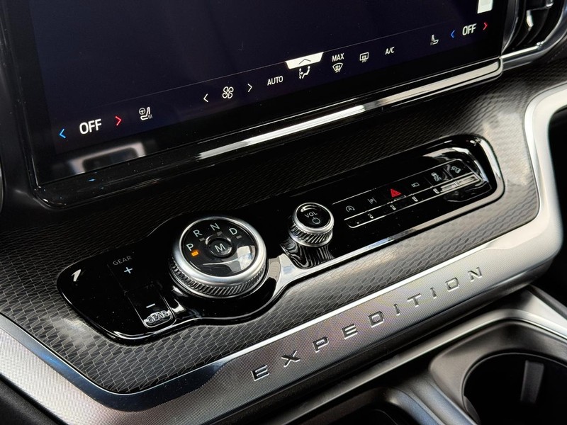 Ford Expedition Max Vehicle Full-screen Gallery Image 20