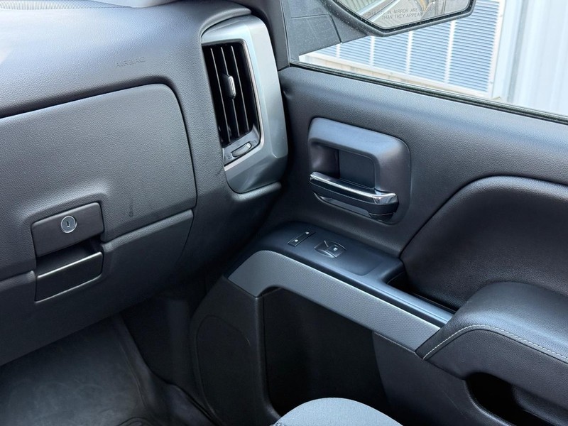 Chevrolet Silverado 1500 Vehicle Full-screen Gallery Image 14