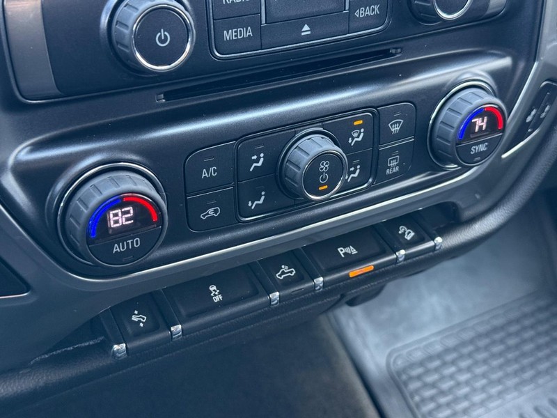 Chevrolet Silverado 1500 Vehicle Full-screen Gallery Image 19