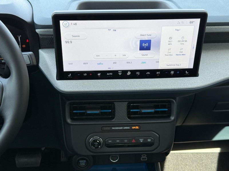 Ford Maverick Vehicle Full-screen Gallery Image 10