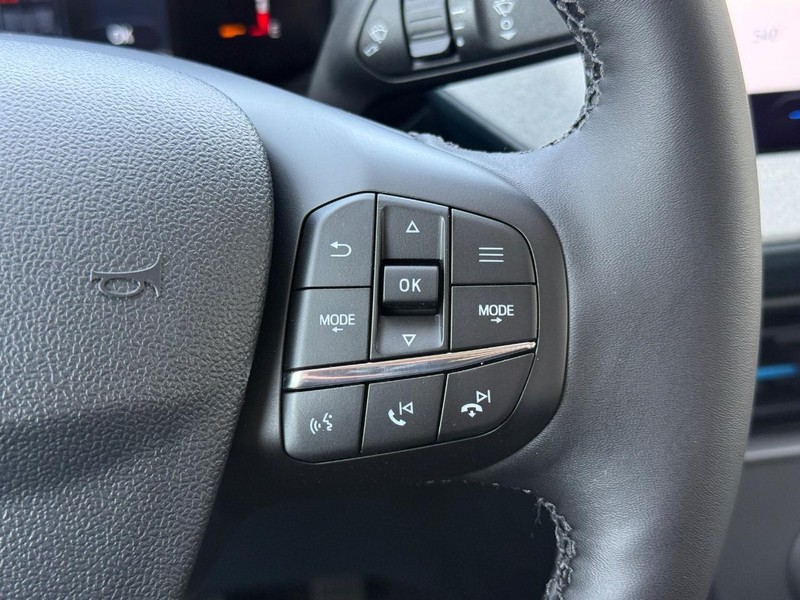 Ford Maverick Vehicle Full-screen Gallery Image 16