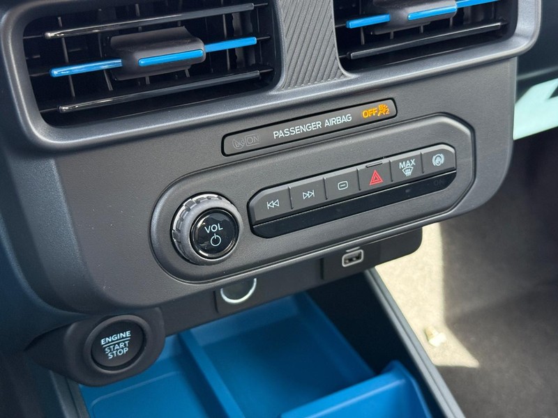 Ford Maverick Vehicle Full-screen Gallery Image 19