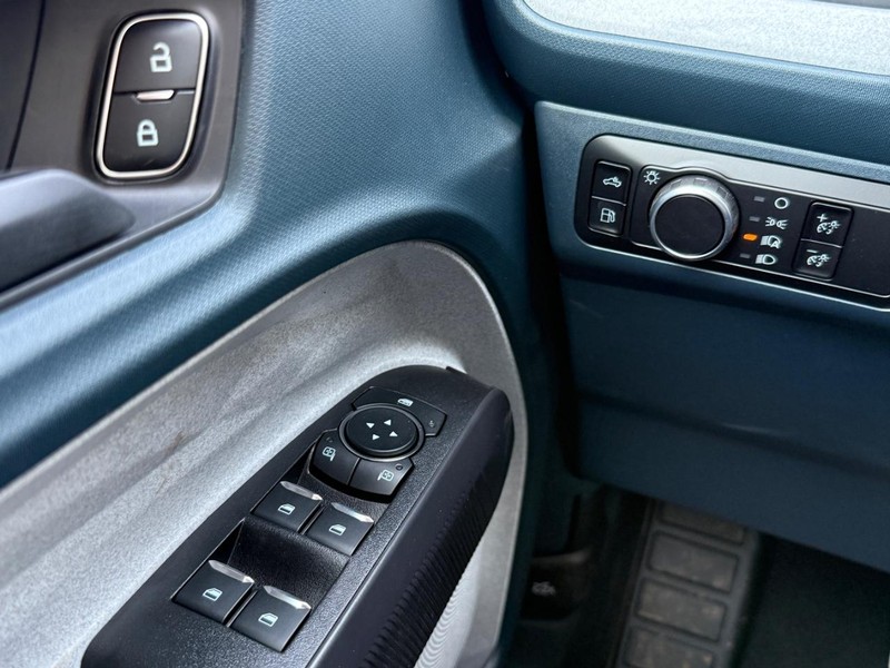 Ford Maverick Vehicle Full-screen Gallery Image 20