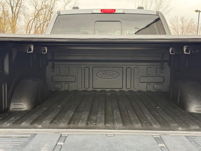 Ford F-150 Vehicle Full-screen Gallery Image 5