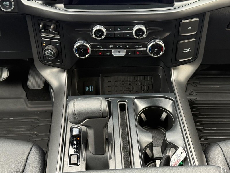 Ford F-150 Vehicle Full-screen Gallery Image 12