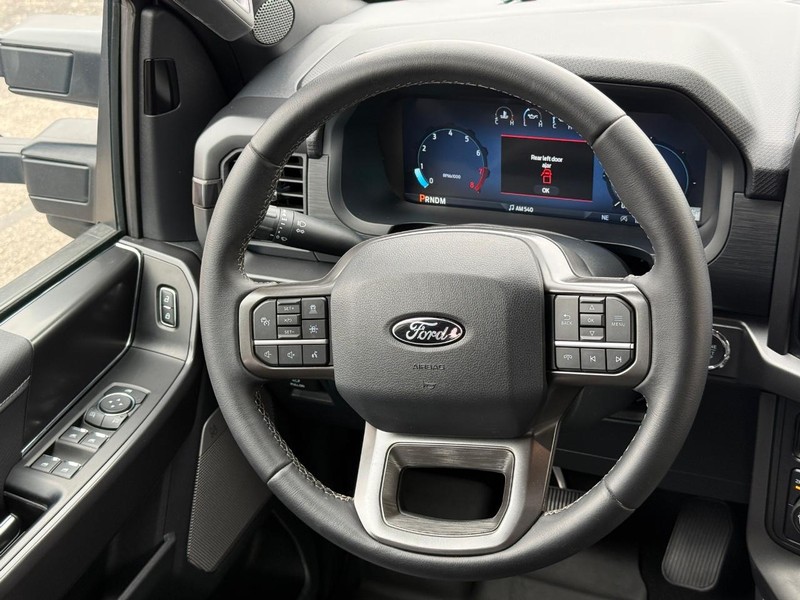 Ford F-150 Vehicle Full-screen Gallery Image 13
