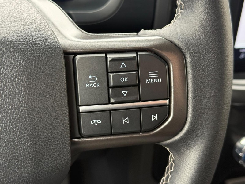 Ford F-150 Vehicle Full-screen Gallery Image 16