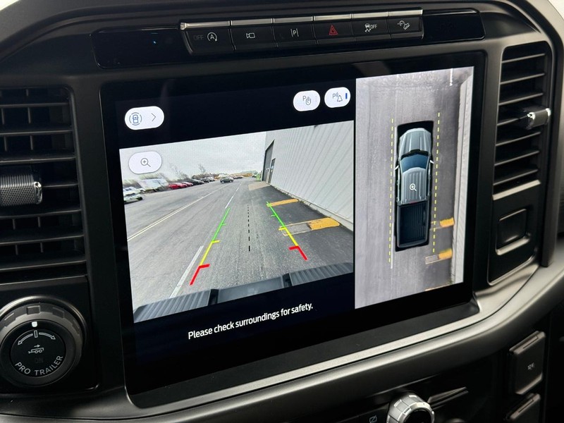 Ford F-150 Vehicle Full-screen Gallery Image 18