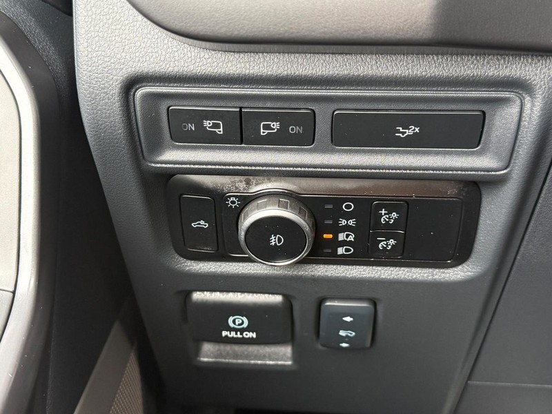 Ford F-150 Vehicle Full-screen Gallery Image 21