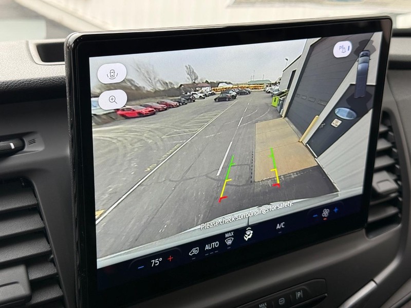 Ford Transit Cargo Van Vehicle Full-screen Gallery Image 18