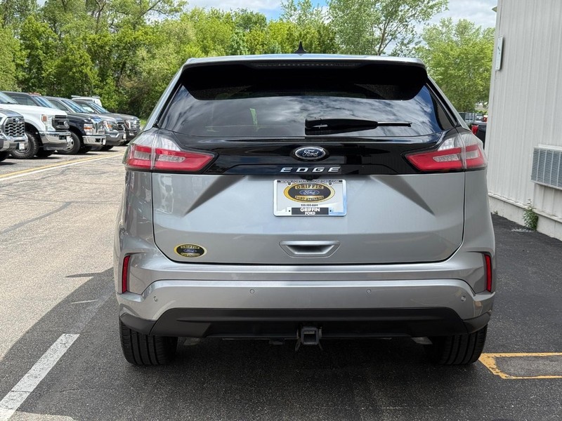 Ford Edge Vehicle Full-screen Gallery Image 4