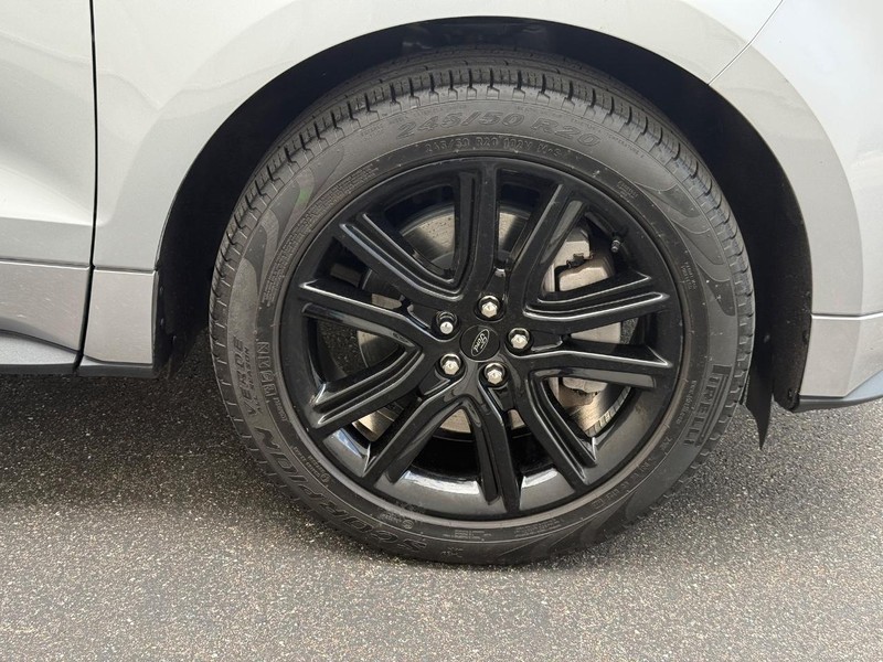 Ford Edge Vehicle Full-screen Gallery Image 7