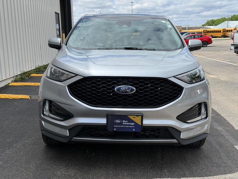 Ford Edge Vehicle Full-screen Gallery Image 8
