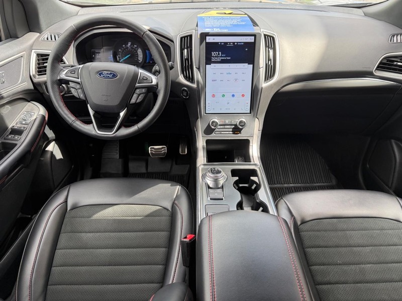 Ford Edge Vehicle Full-screen Gallery Image 10