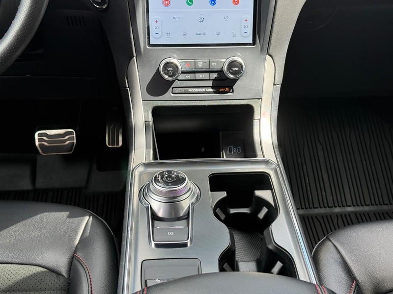 Ford Edge Vehicle Full-screen Gallery Image 12